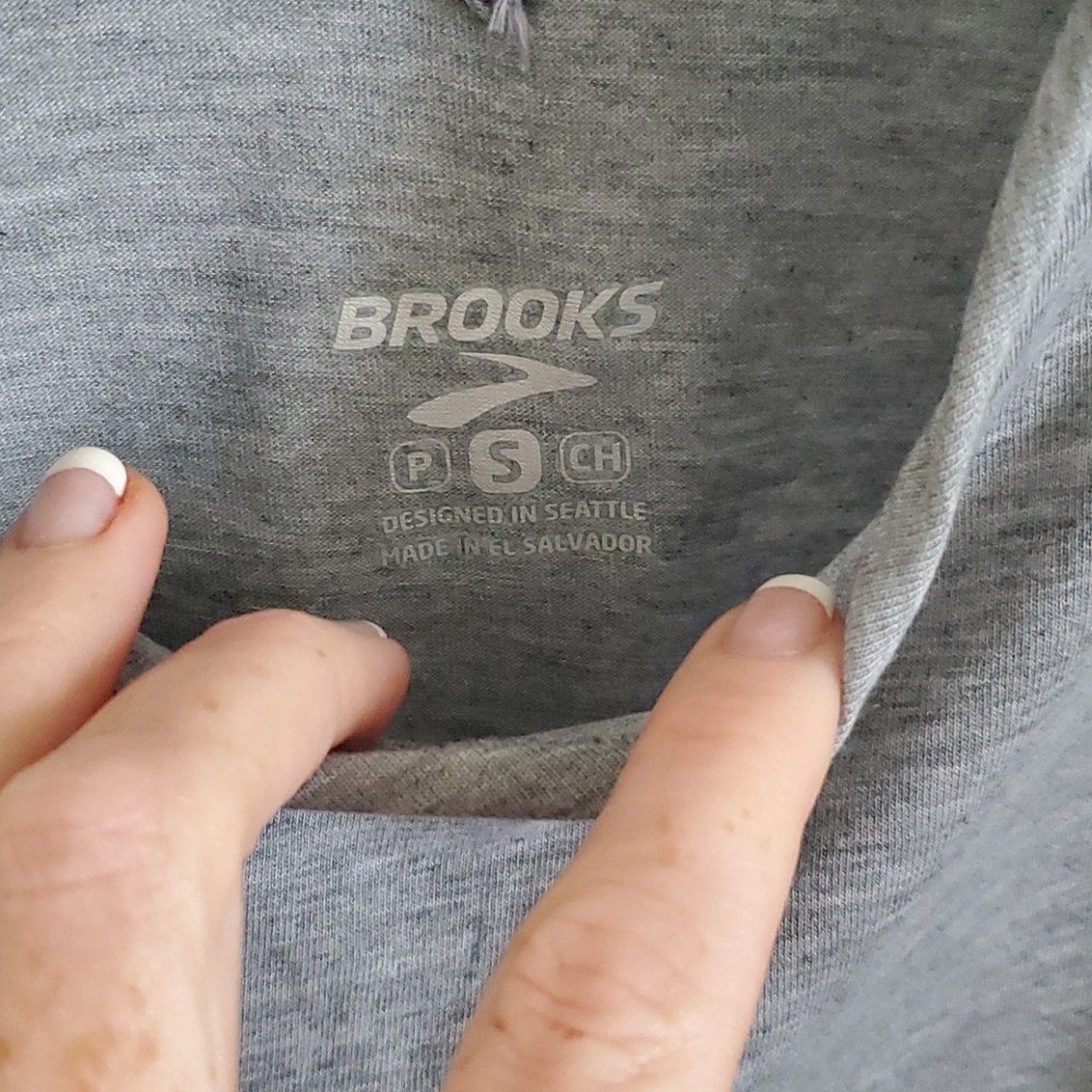 Brooks Distance Long Sleeve - Picture 3 of 3